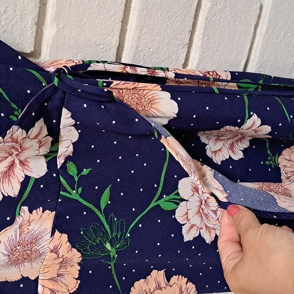 Forever 21 Blue Wrap Tie Floral  Romper. Size Small NWOT - Picture 4 of 9